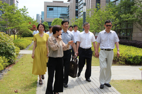 参加“全市构建和谐劳动关系建设推进会” 领导走进金年会科技园